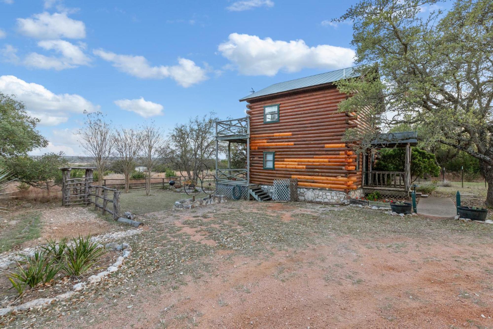 Mighty Oak Log Cabin Fredericksburg Exterior photo